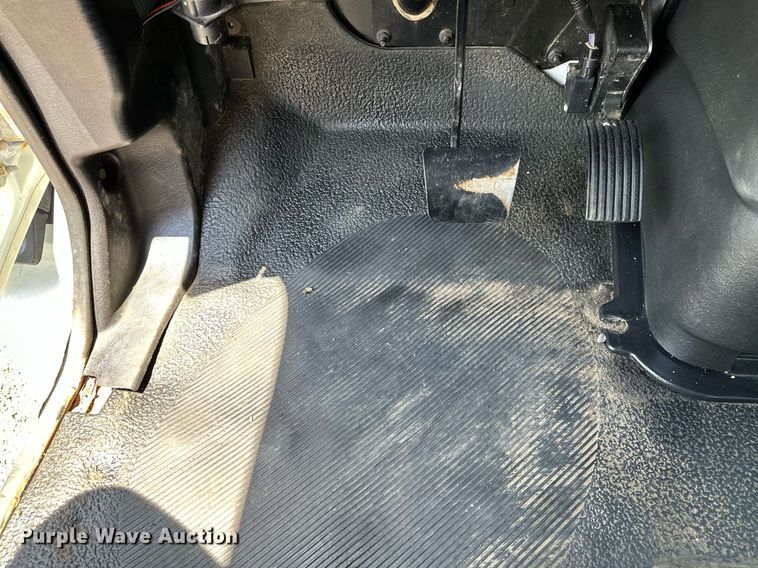 image for item KW9203 2006 International 4300  digger derrick truck