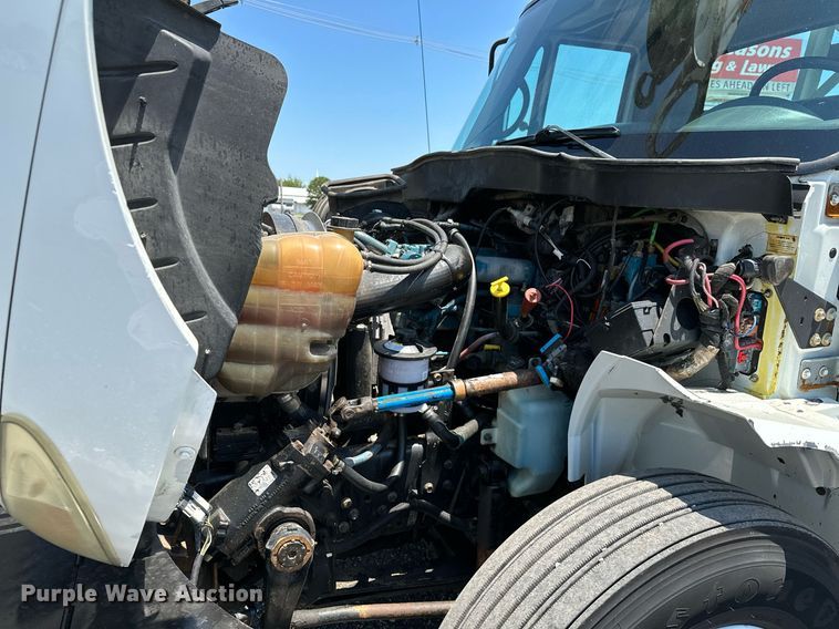 image for item KW9203 2006 International 4300  digger derrick truck