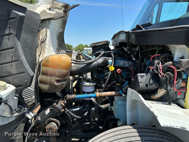 image for item KW9203 2006 International 4300  digger derrick truck