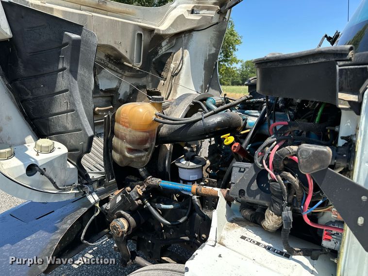 image for item KW9203 2006 International 4300  digger derrick truck