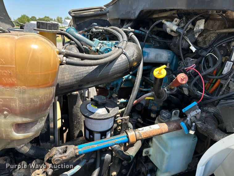 image for item KW9203 2006 International 4300  digger derrick truck