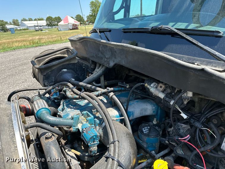 image for item KW9203 2006 International 4300  digger derrick truck