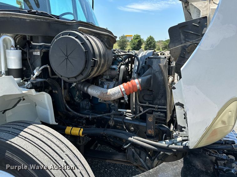 image for item KW9203 2006 International 4300  digger derrick truck