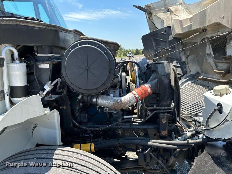 image for item KW9203 2006 International 4300  digger derrick truck