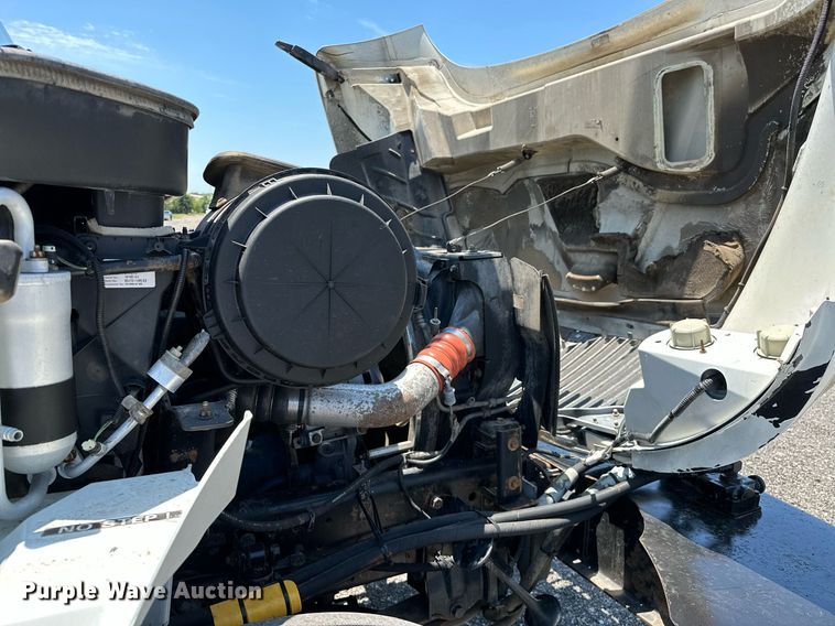 image for item KW9203 2006 International 4300  digger derrick truck