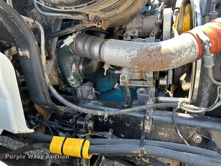 image for item KW9203 2006 International 4300  digger derrick truck