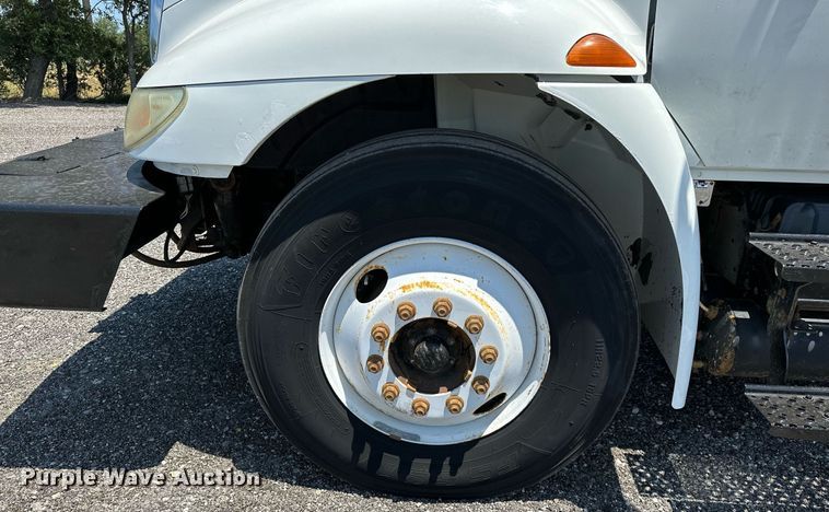 image for item KW9203 2006 International 4300  digger derrick truck