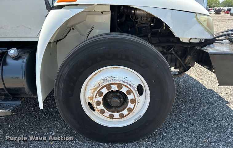 image for item KW9203 2006 International 4300  digger derrick truck