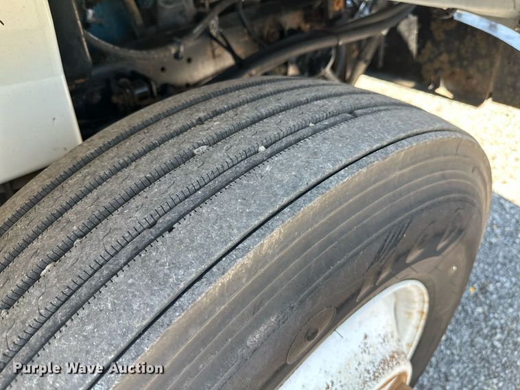 image for item KW9203 2006 International 4300  digger derrick truck