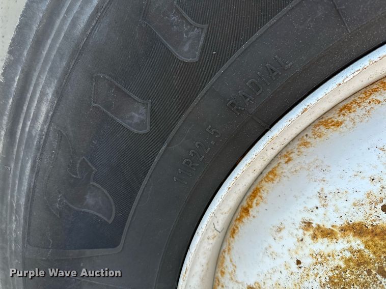 image for item KW9203 2006 International 4300  digger derrick truck