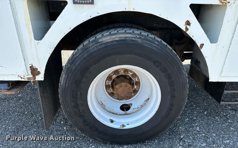 image for item KW9203 2006 International 4300  digger derrick truck