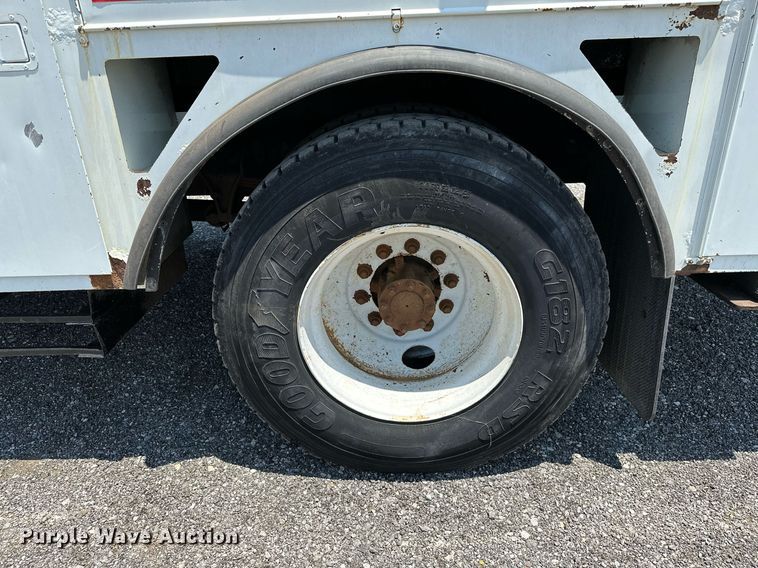 image for item KW9203 2006 International 4300  digger derrick truck