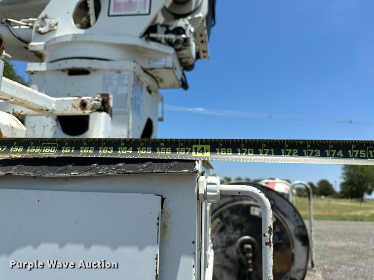 image for item KW9203 2006 International 4300  digger derrick truck