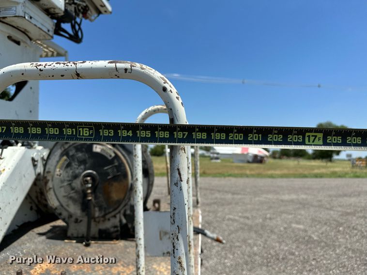 image for item KW9203 2006 International 4300  digger derrick truck