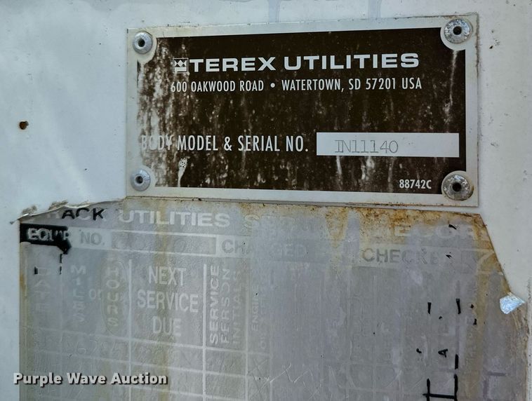 image for item KW9203 2006 International 4300  digger derrick truck