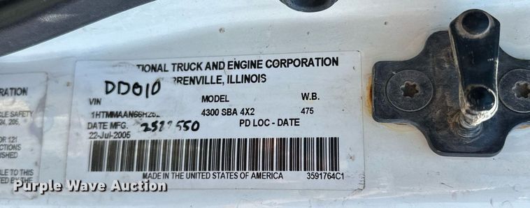 image for item KW9203 2006 International 4300  digger derrick truck