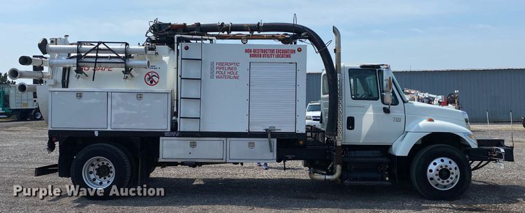 image for item KW9267 2007 International 7400  vacuum truck