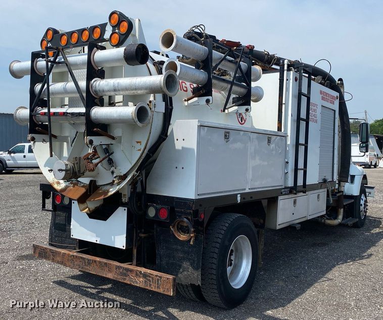 image for item KW9267 2007 International 7400  vacuum truck