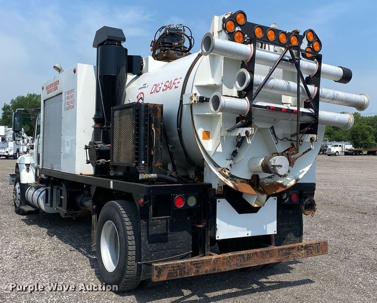 image for item KW9267 2007 International 7400  vacuum truck