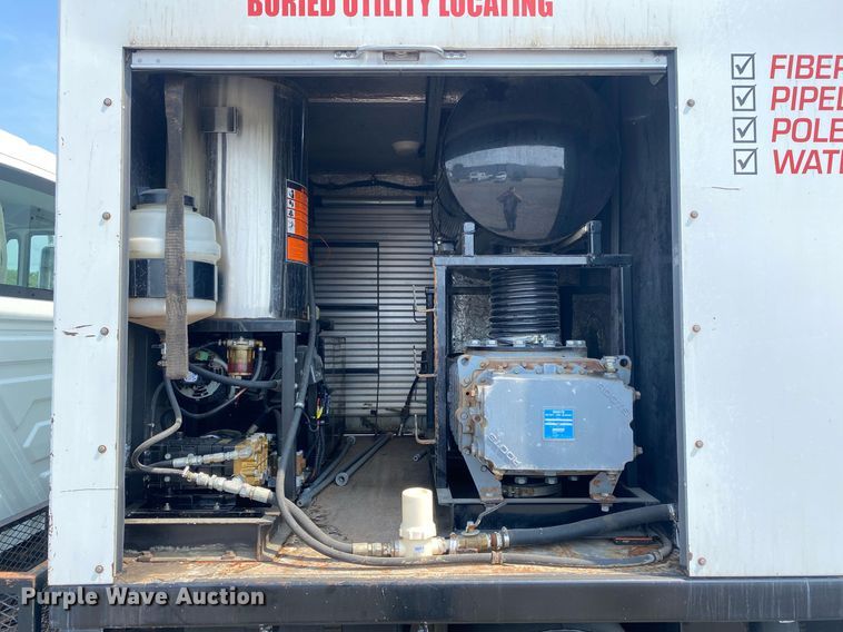 image for item KW9267 2007 International 7400  vacuum truck