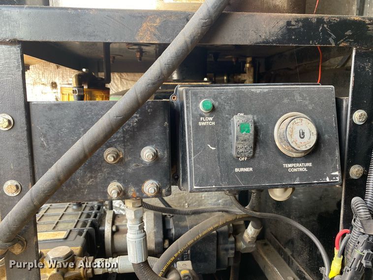image for item KW9267 2007 International 7400  vacuum truck