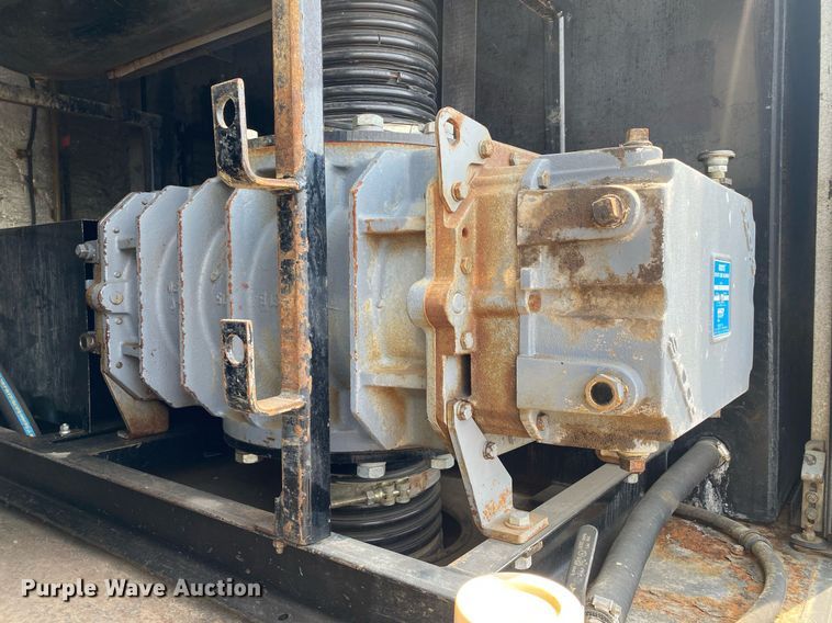 image for item KW9267 2007 International 7400  vacuum truck