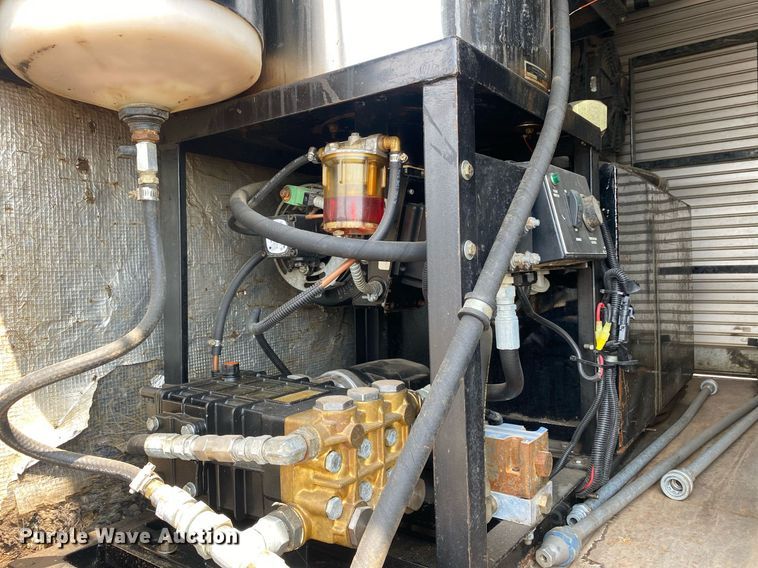 image for item KW9267 2007 International 7400  vacuum truck