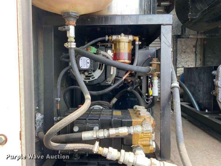 image for item KW9267 2007 International 7400  vacuum truck