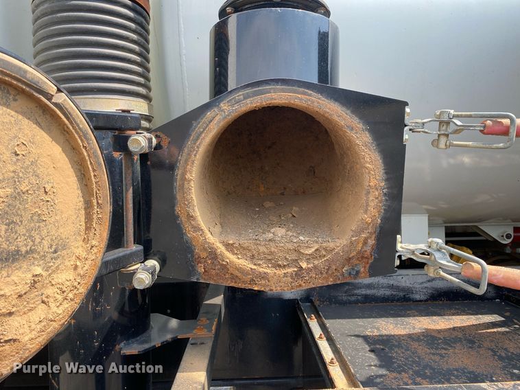 image for item KW9267 2007 International 7400  vacuum truck