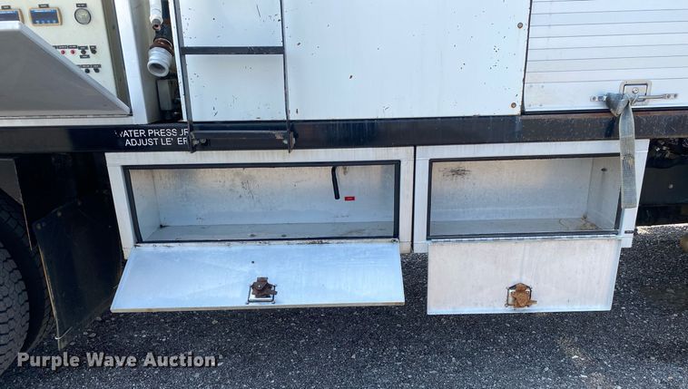 image for item KW9267 2007 International 7400  vacuum truck