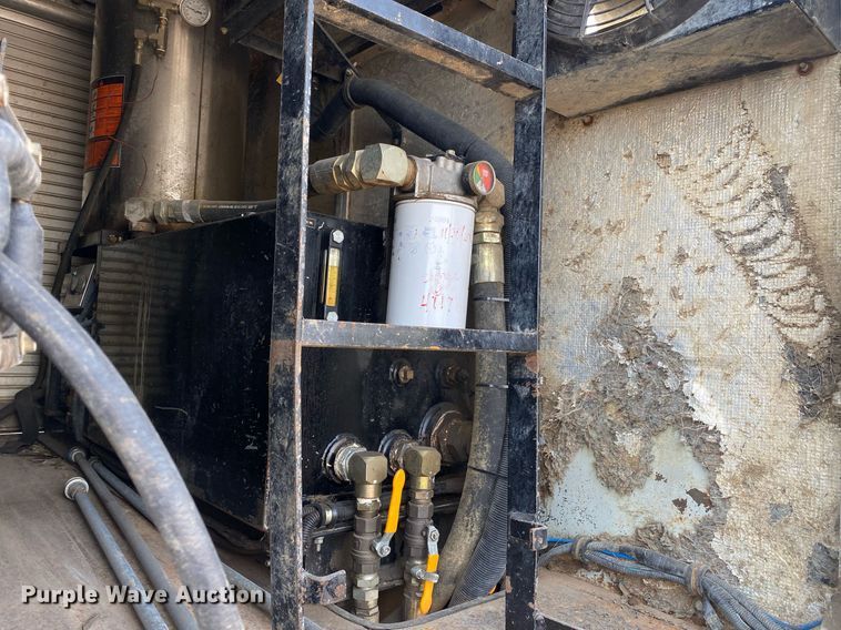 image for item KW9267 2007 International 7400  vacuum truck