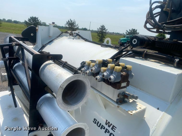 image for item KW9267 2007 International 7400  vacuum truck