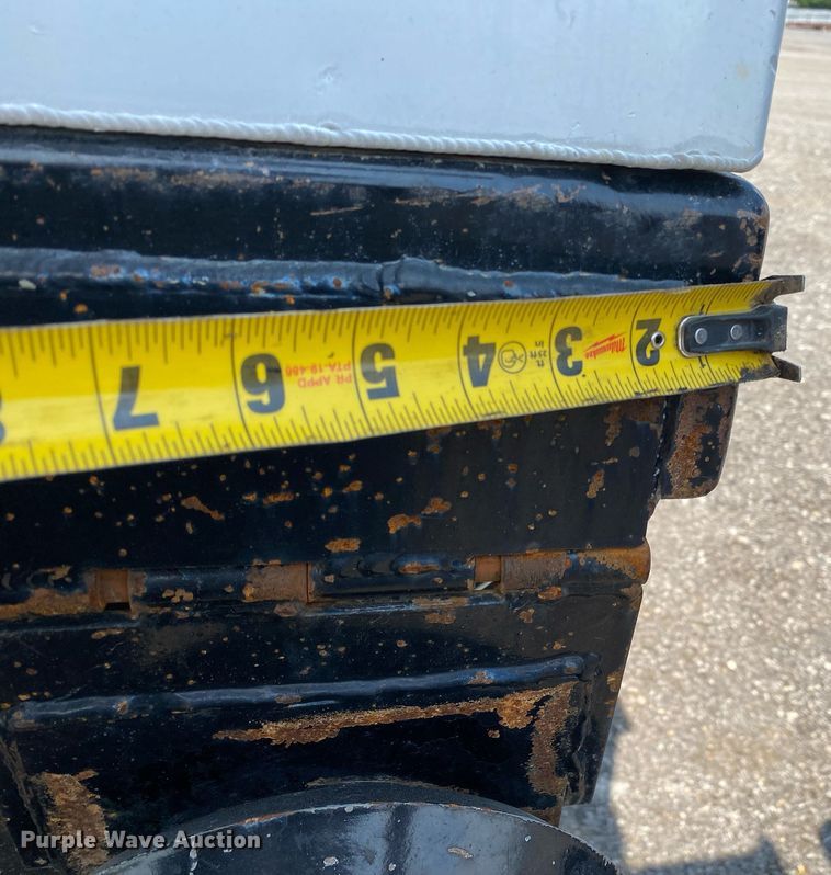 image for item KW9267 2007 International 7400  vacuum truck