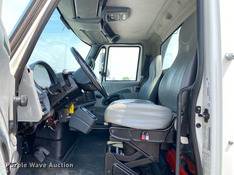 image for item KW9267 2007 International 7400  vacuum truck