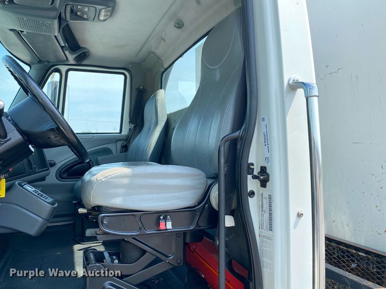 image for item KW9267 2007 International 7400  vacuum truck