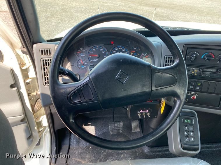 image for item KW9267 2007 International 7400  vacuum truck