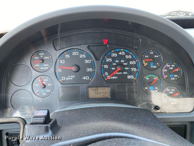 image for item KW9267 2007 International 7400  vacuum truck