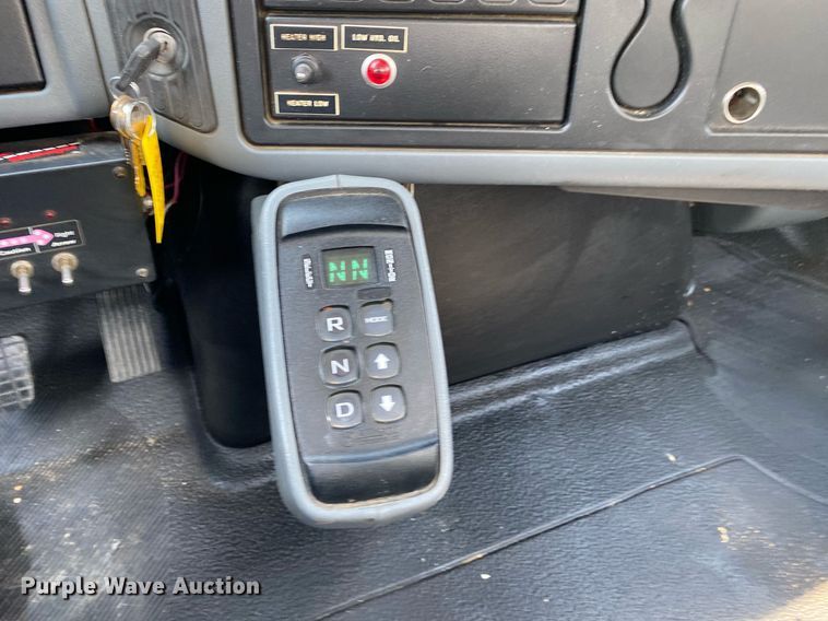 image for item KW9267 2007 International 7400  vacuum truck