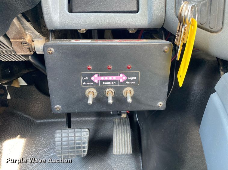 image for item KW9267 2007 International 7400  vacuum truck