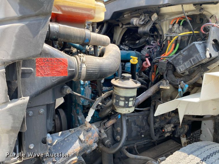 image for item KW9267 2007 International 7400  vacuum truck