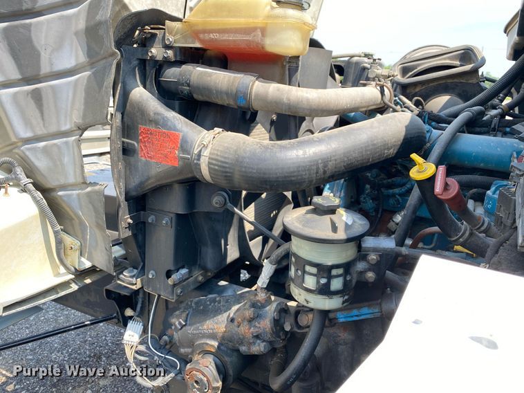 image for item KW9267 2007 International 7400  vacuum truck