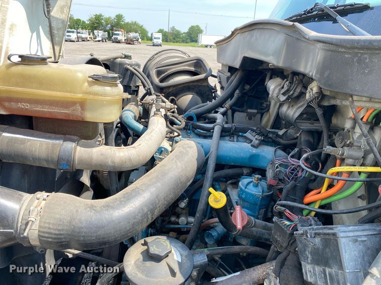 image for item KW9267 2007 International 7400  vacuum truck