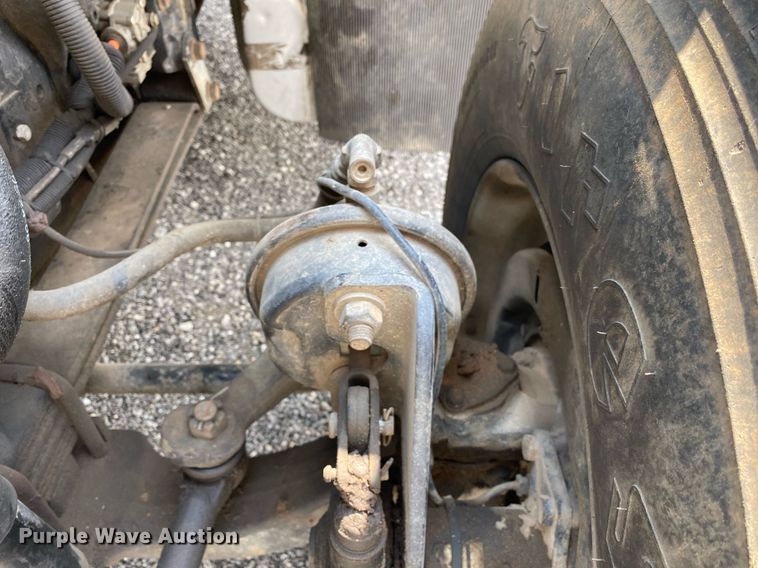 image for item KW9267 2007 International 7400  vacuum truck