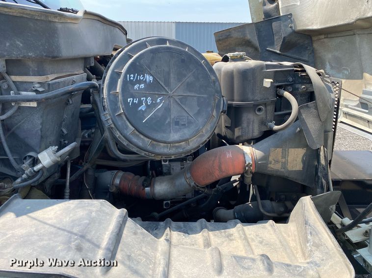 image for item KW9267 2007 International 7400  vacuum truck