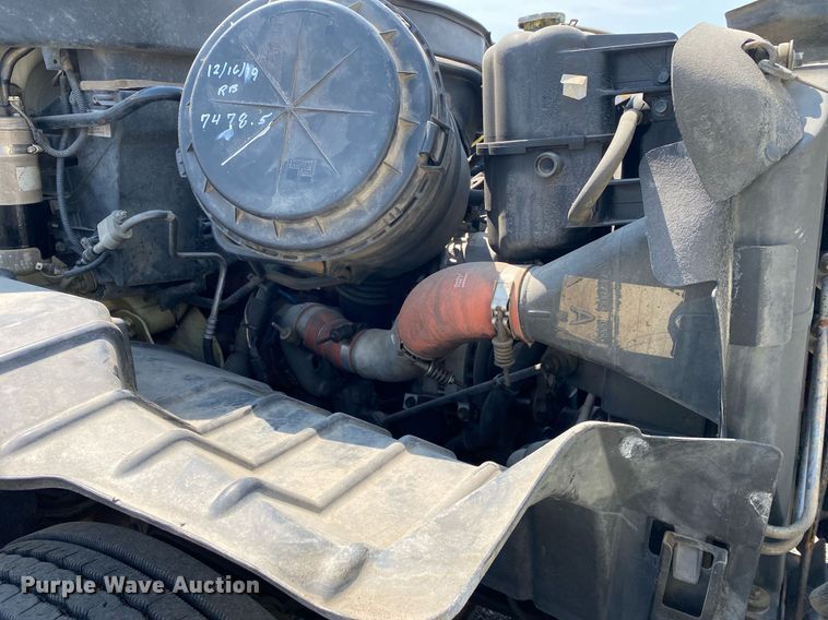 image for item KW9267 2007 International 7400  vacuum truck