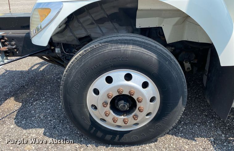 image for item KW9267 2007 International 7400  vacuum truck