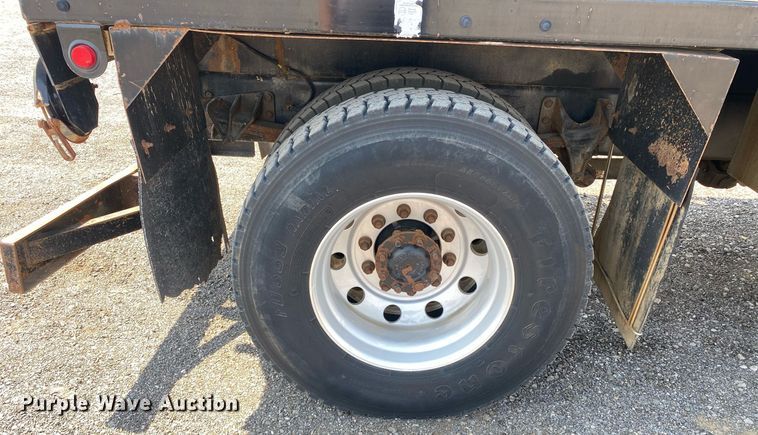 image for item KW9267 2007 International 7400  vacuum truck