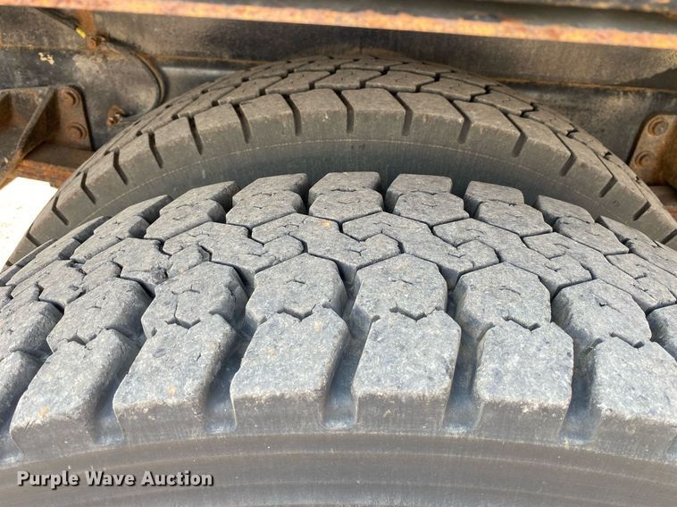 image for item KW9267 2007 International 7400  vacuum truck