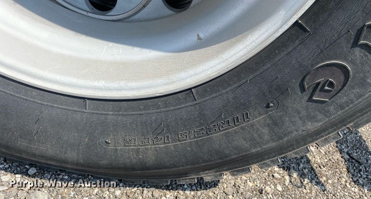 image for item KW9267 2007 International 7400  vacuum truck