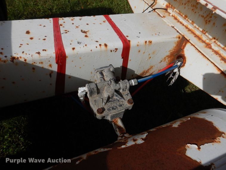 image for item KW9510 1992 Butler EW2850  pole trailer